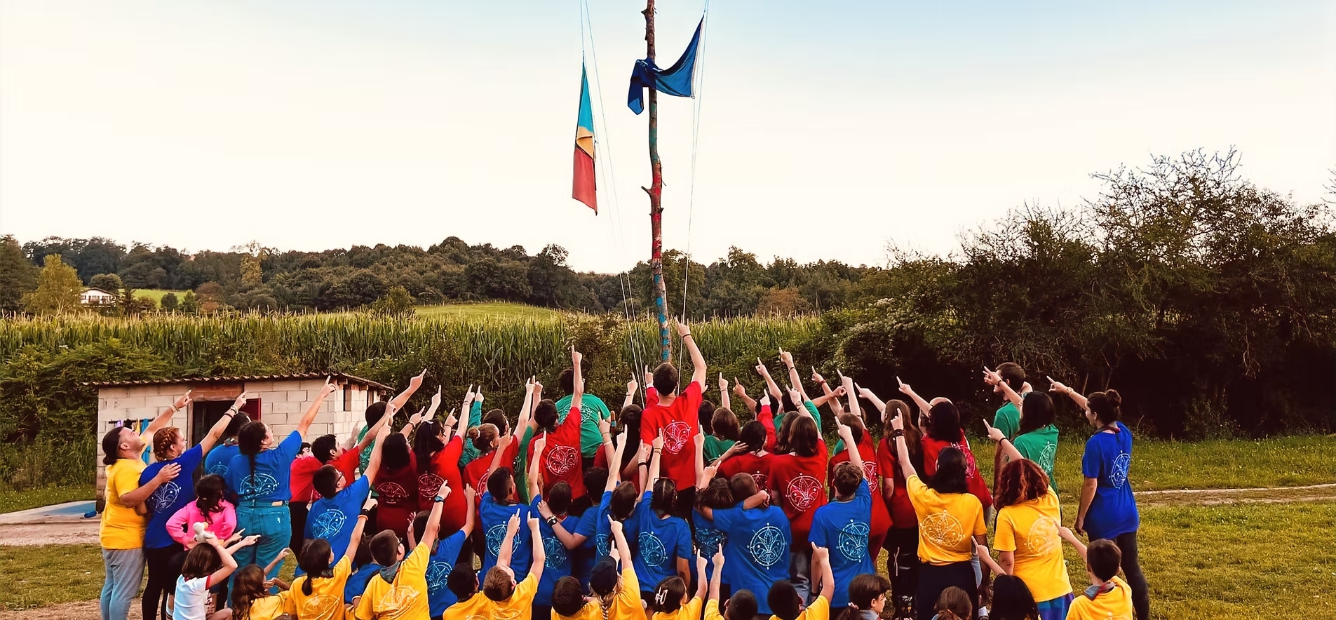 Jóvenes del Grupo Scout Nyeri en la naturaleza